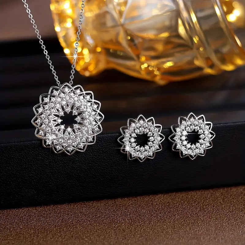 Set di gioielli vintage classico con motivo floreale incavo