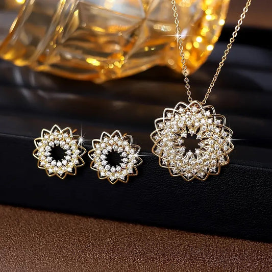 Set di gioielli vintage classico con motivo floreale incavo